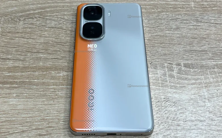 Vivo iQOO Neo 10 12/256 ГБ