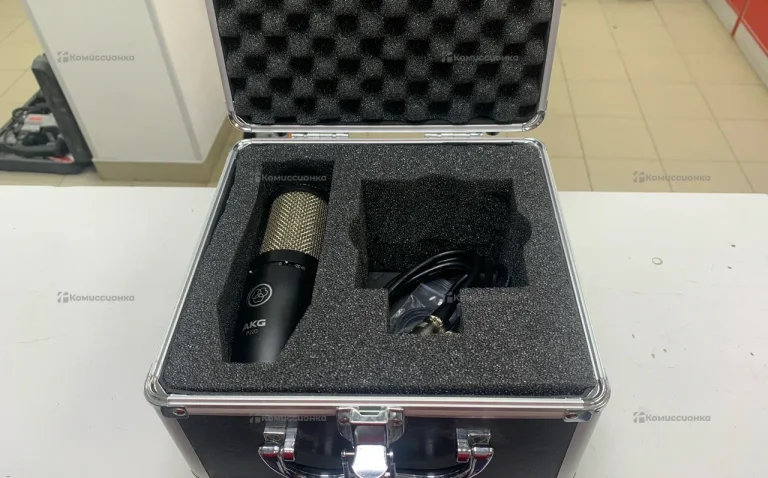 Микрофон  AKG P220
