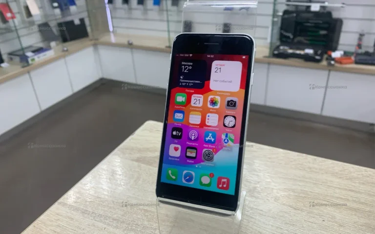 Apple iPhone SE  2020 64Gb