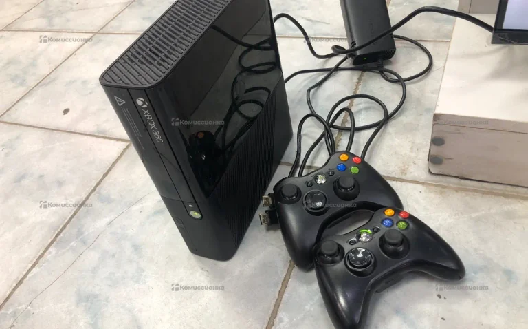 Приставка Xbox 360e CONSOLE 500GB