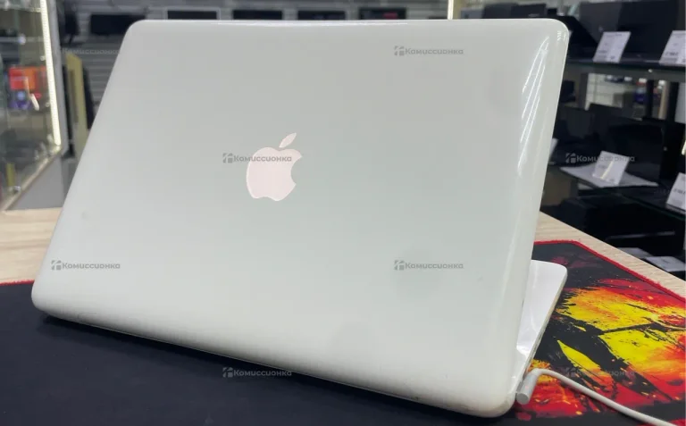 Ноутбук MacBook 13 Mid 2010