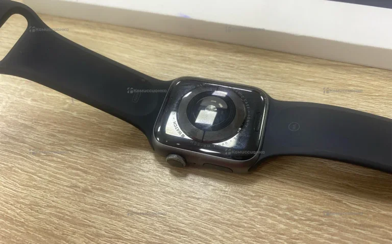 Часы  Apple Watch Series 5 44mm