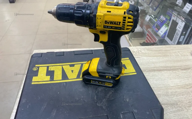 Дрель-шуруповерт dewalt DCD730