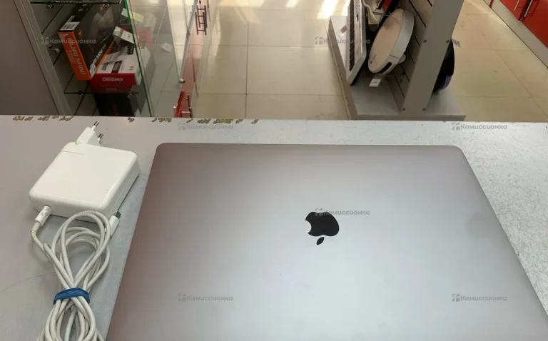 Ноутбук  MacBook Pro 2016 i7 (512gb)