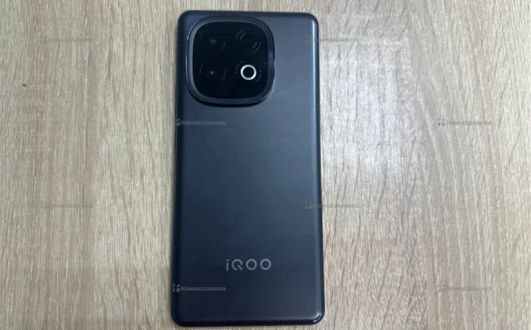 Vivo iQOO Neo 10 16/512 ГБ