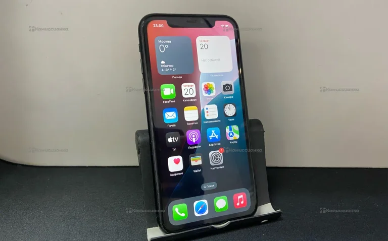 Apple iPhone XR 3/64 ГБ (верх)