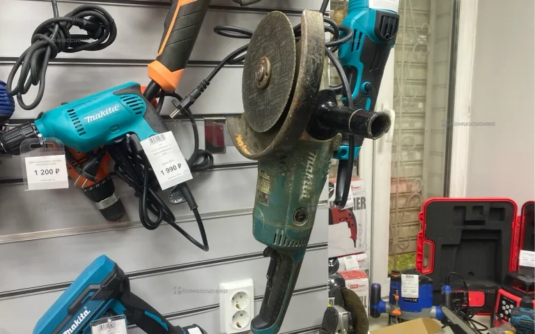 Makita Ga 9020 s Ушм