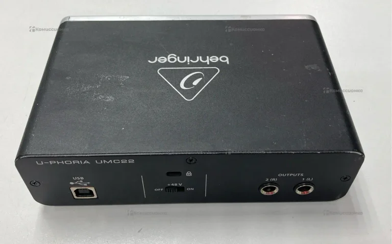 Звуковая карта Behringer U-phoria umc22