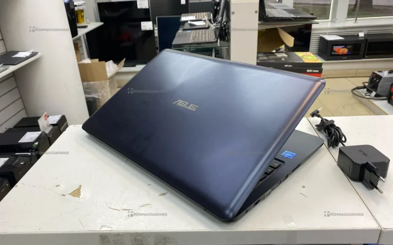 Ноутбук  Asus E502SA