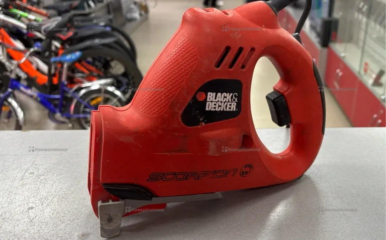 электропила Black&Decker KS890E