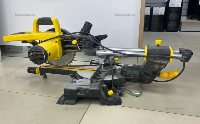 Торцовочная пила Stanley Fatmax FME721