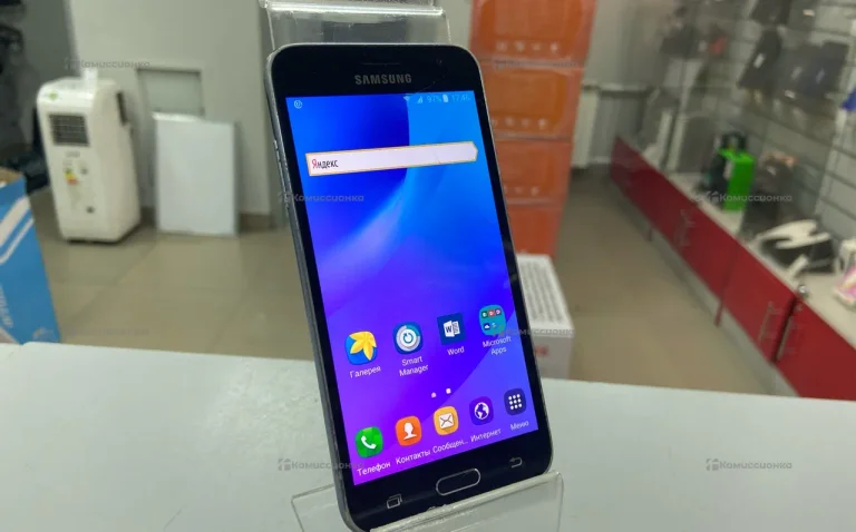 Samsung Galaxy J3 (2016) 2/16 ГБ
