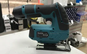 Лобзик аккумуляторный Makita JV102DZ(rep)