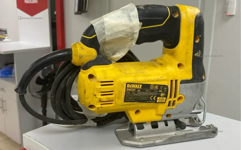 Электролобзик dewalt DW349B-KS