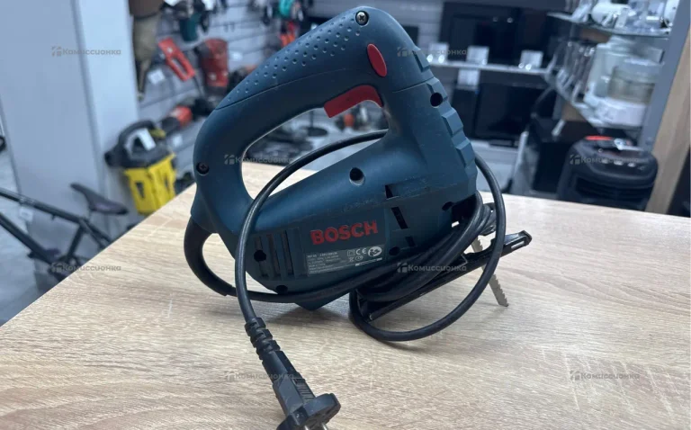 Электролобзик Bosch GST 65 B