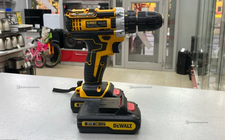 Дрель шуруповерт DeWalt Реплика