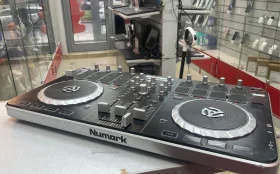 Диджейский пульт Numark Mixtrack Pro