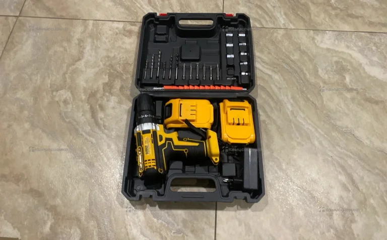 Шуруповерт DeWalt реплика.