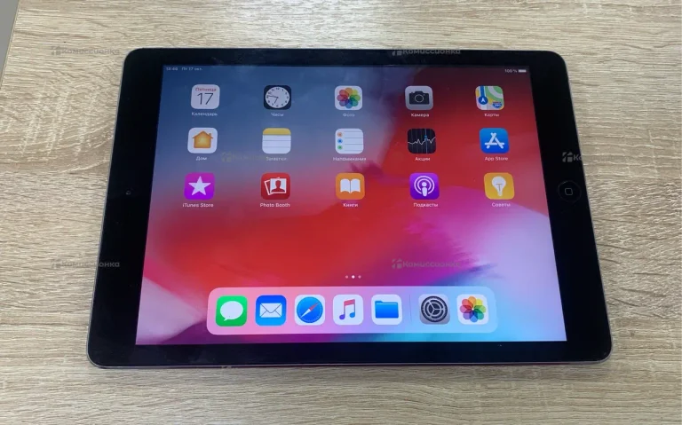 Планшет Apple iPad Air 16Gb Wi-Fi
