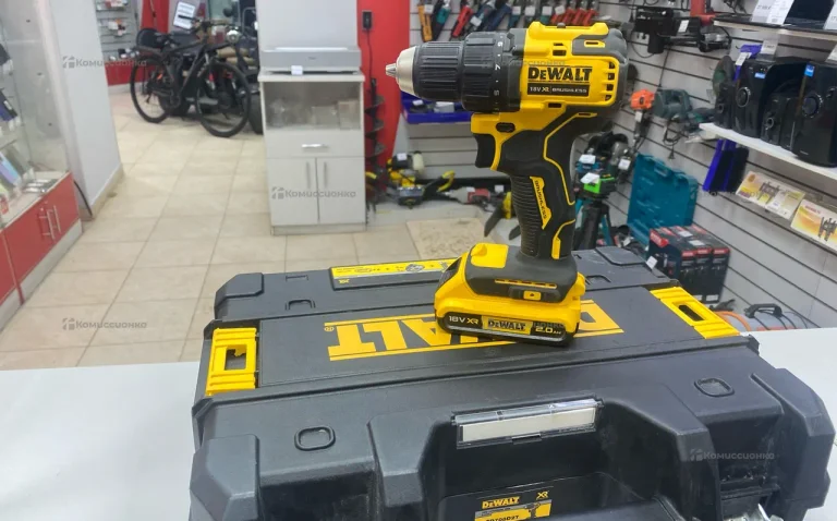 Дрель-шуруповерт Dewalt DCD708