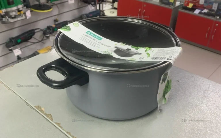 Кастрюля с крышкой