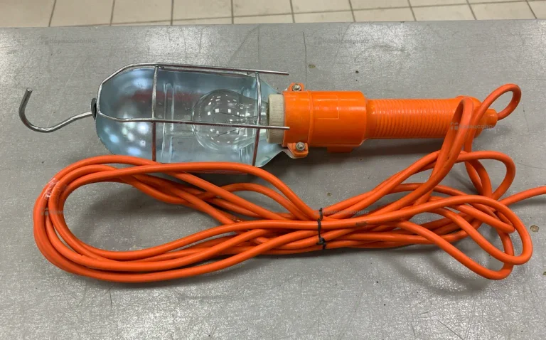 Лампа переноскная