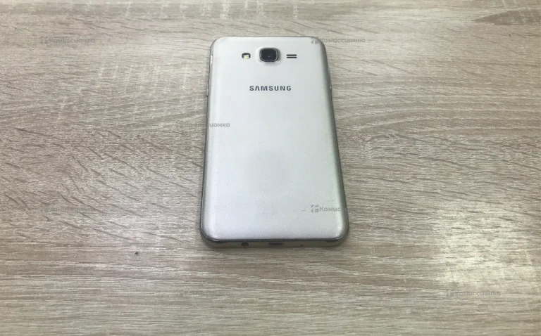 Samsung Galaxy J7 Neo 2/16 ГБ