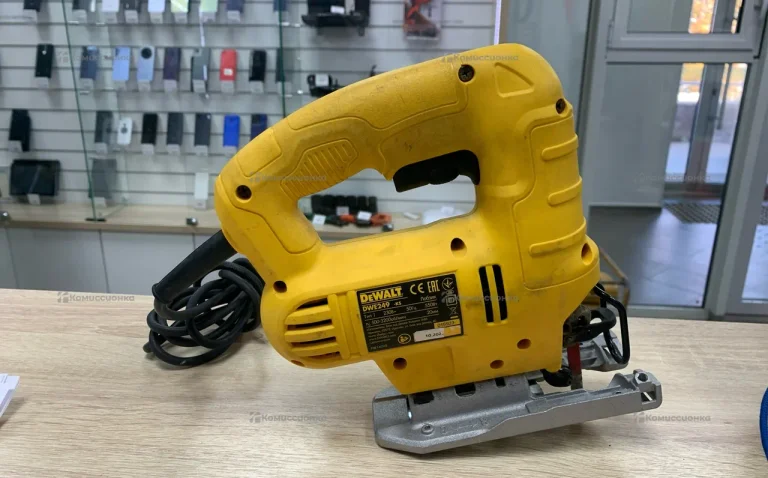 электролобзик DeWalt DWE249