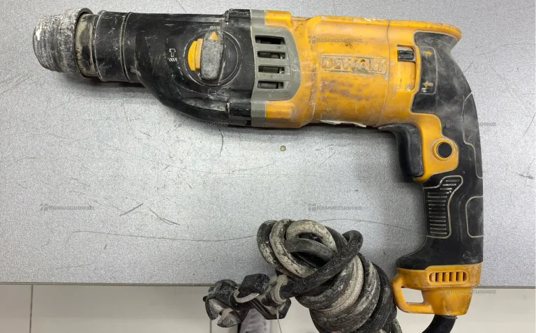 перфоратор Dewalt D25143k