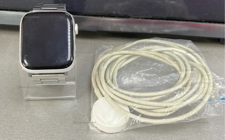 Часы  Apple Watch SE 44mm
