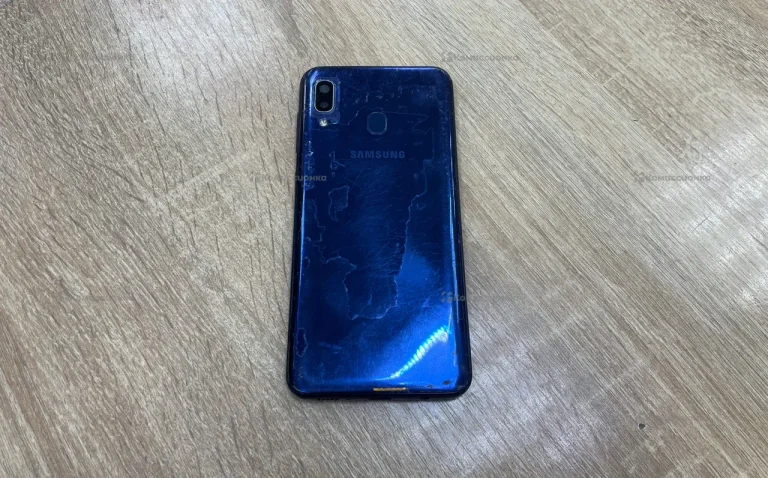 Samsung Galaxy A20 3/32 ГБ