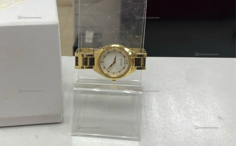 Часы  Guess