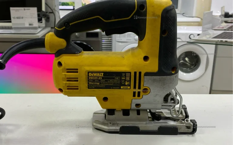Электролобзик Dewalt DW349-KS