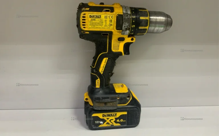 дрель-шуруповерт DeWALT DCD790.