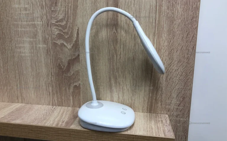 Лампа настольная Ultrafresh UF-706