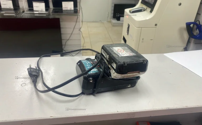 Зарядное устройство Makita Dc18wa