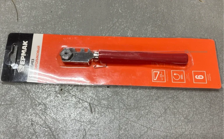 Стеклорез шестироликовый Ермак