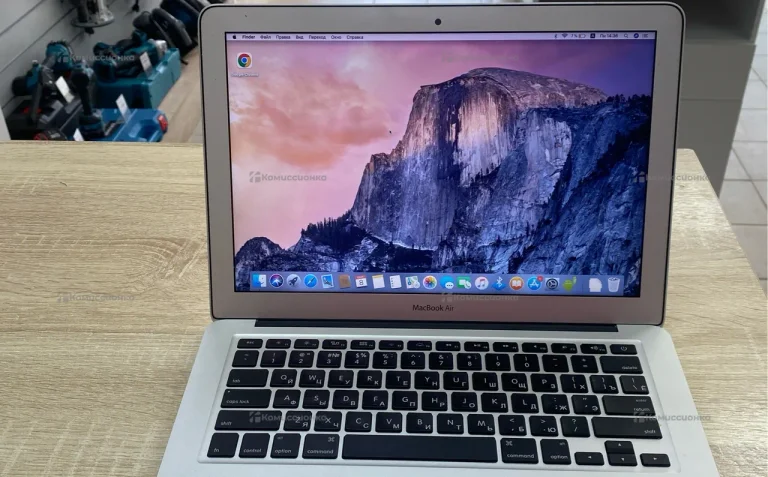 Ноутбук MacBook Air (13-inch, Mid 2012)