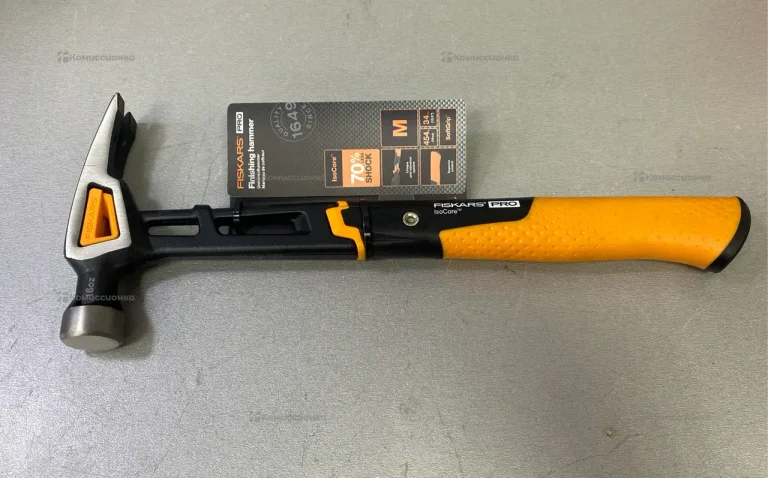 Молоток Fiskars