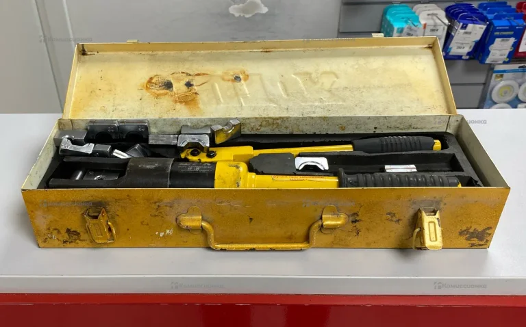 Обжиматель клемм