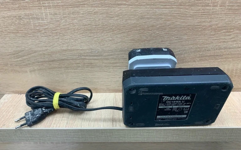 Зарядное устройство makita df18 +акб