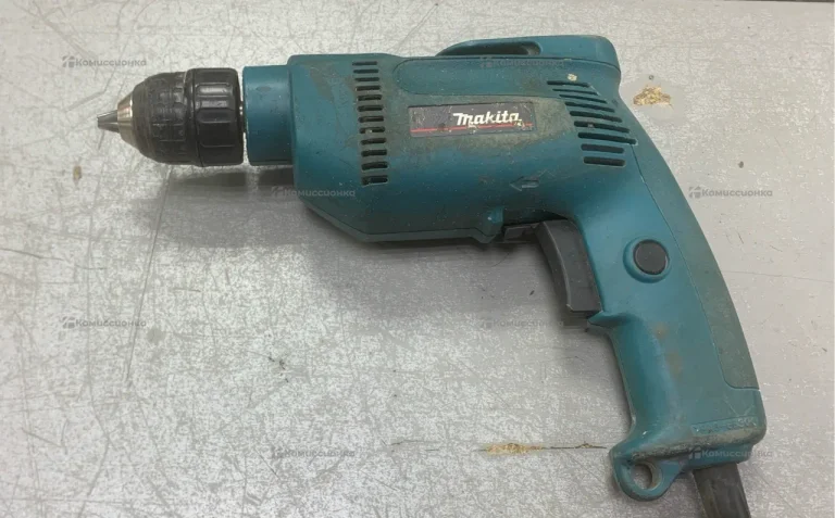 Шуруповерт makita 6821