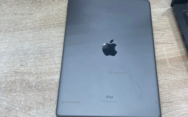 Планшет Apple IPad A2270 32GB (8-поколения)