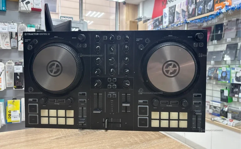 Микшерный пульт Traktor Kontrol S2
