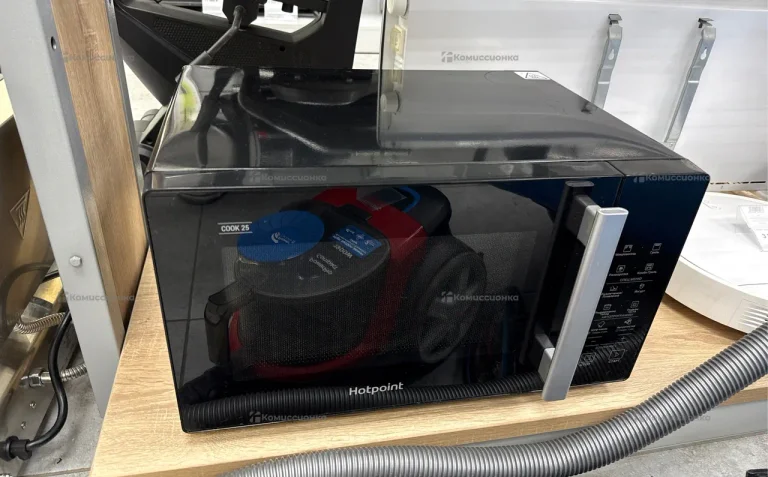 Микроволновая печь Hotpoint 253