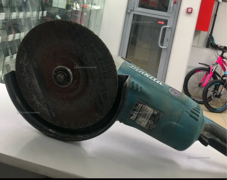 УШМ Makita GA9020S.