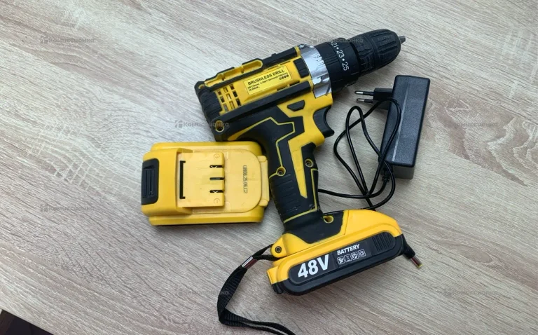 аккумуляторный шуруповерт Dewalt