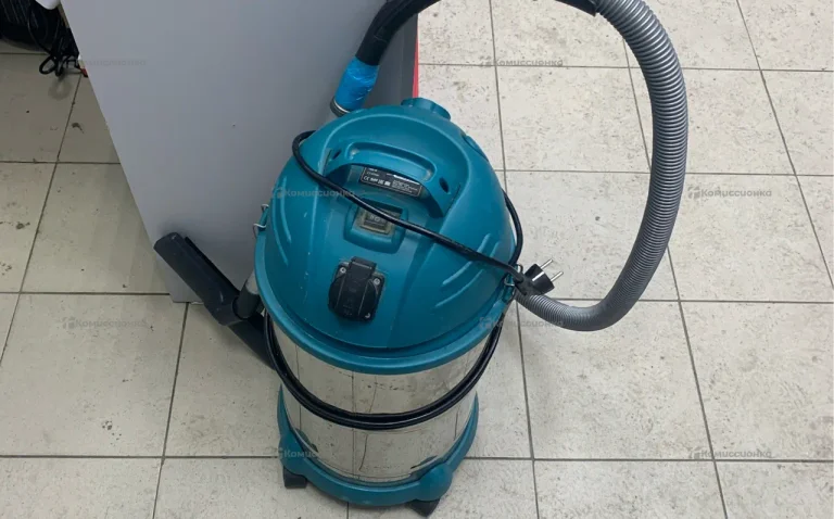 Строительный пылесос Bort BSS-1530N pro