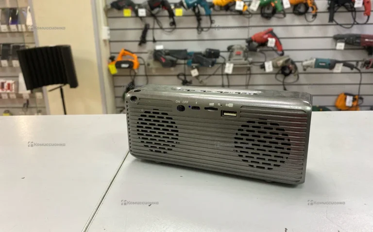 Колонка с часами