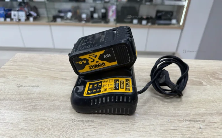 Зарядное устройство с акб DEWALT